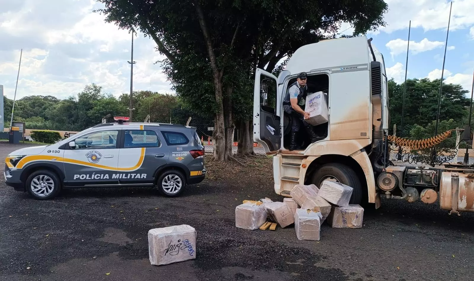 Polícia Rodoviária apreende carga de maconha em caminhão avaliada em R$ 950 mil
